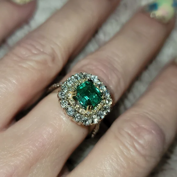Gift Idea: Genuine appraised 2.88 Carat Emerald 14KT Two-Tone Gold Diamond Ring - Picture 2 of 11